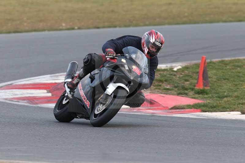 Motorcycle action photographs;Trackday digital images;event digital images;eventdigitalimages;no limits trackday;peter wileman photography;snetterton;snetterton circuit norfolk;snetterton photographs;trackday;trackday photos