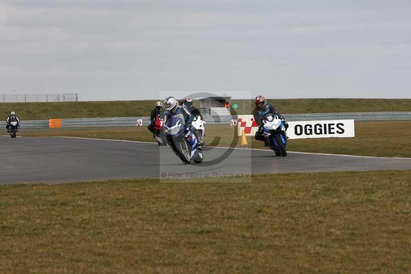Motorcycle action photographs;Trackday digital images;event digital images;eventdigitalimages;no limits trackday;peter wileman photography;snetterton;snetterton circuit norfolk;snetterton photographs;trackday;trackday photos