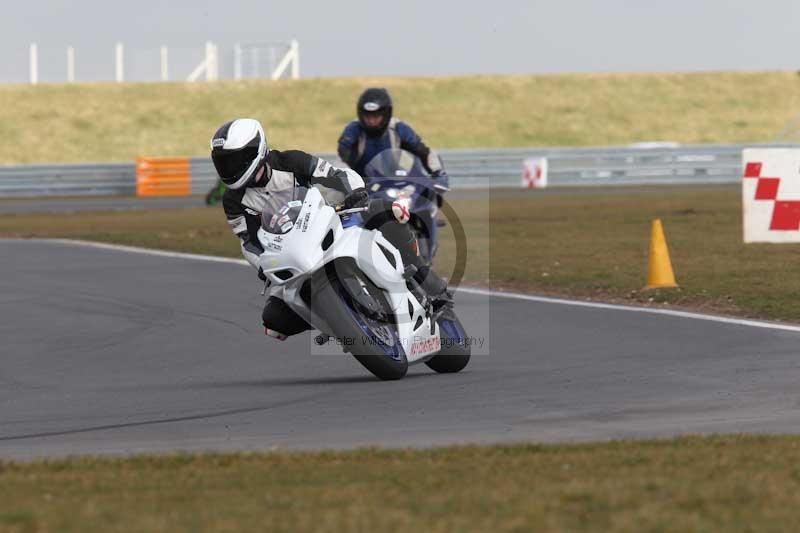 Motorcycle action photographs;Trackday digital images;event digital images;eventdigitalimages;no limits trackday;peter wileman photography;snetterton;snetterton circuit norfolk;snetterton photographs;trackday;trackday photos
