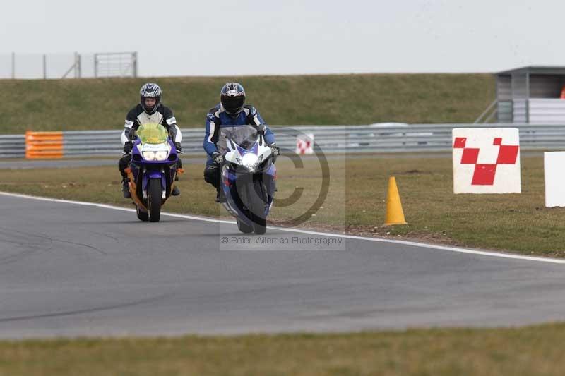 Motorcycle action photographs;Trackday digital images;event digital images;eventdigitalimages;no limits trackday;peter wileman photography;snetterton;snetterton circuit norfolk;snetterton photographs;trackday;trackday photos