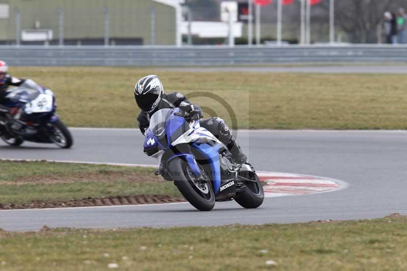 Motorcycle action photographs;Trackday digital images;event digital images;eventdigitalimages;no limits trackday;peter wileman photography;snetterton;snetterton circuit norfolk;snetterton photographs;trackday;trackday photos