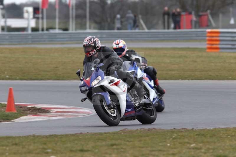 Motorcycle action photographs;Trackday digital images;event digital images;eventdigitalimages;no limits trackday;peter wileman photography;snetterton;snetterton circuit norfolk;snetterton photographs;trackday;trackday photos