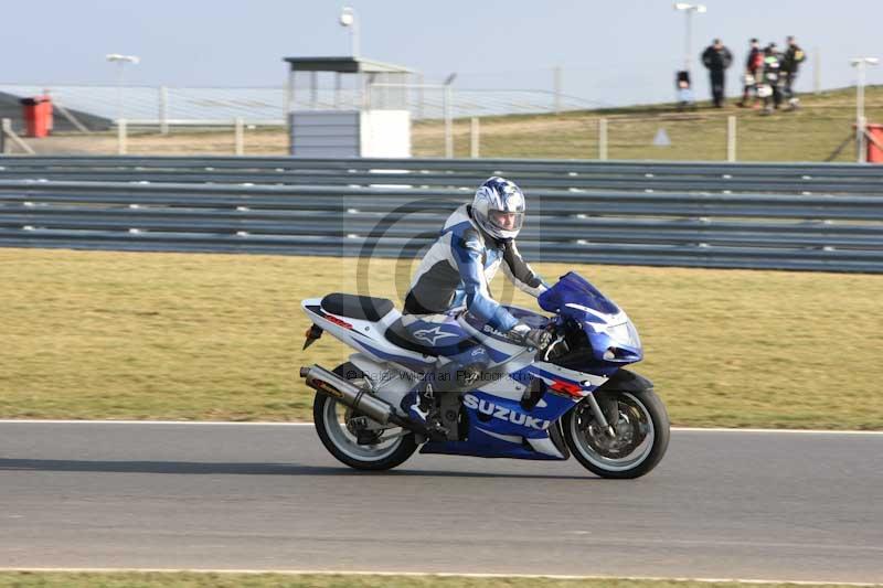 Motorcycle action photographs;Trackday digital images;event digital images;eventdigitalimages;no limits trackday;peter wileman photography;snetterton;snetterton circuit norfolk;snetterton photographs;trackday;trackday photos