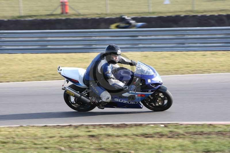 Motorcycle action photographs;Trackday digital images;event digital images;eventdigitalimages;no limits trackday;peter wileman photography;snetterton;snetterton circuit norfolk;snetterton photographs;trackday;trackday photos
