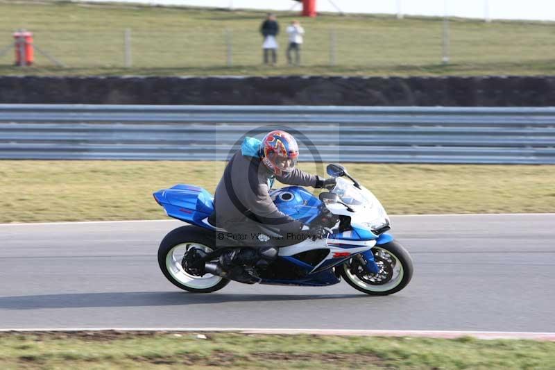 Motorcycle action photographs;Trackday digital images;event digital images;eventdigitalimages;no limits trackday;peter wileman photography;snetterton;snetterton circuit norfolk;snetterton photographs;trackday;trackday photos