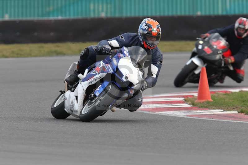 Motorcycle action photographs;Trackday digital images;event digital images;eventdigitalimages;no limits trackday;peter wileman photography;snetterton;snetterton circuit norfolk;snetterton photographs;trackday;trackday photos