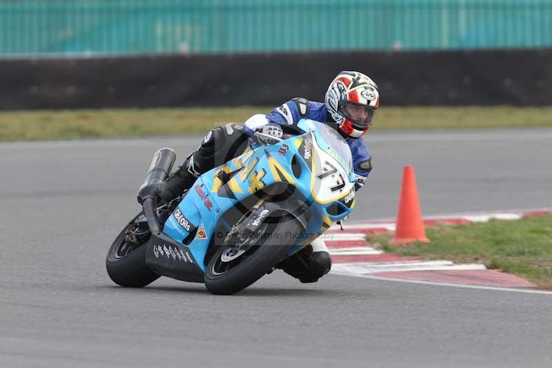 Motorcycle action photographs;Trackday digital images;event digital images;eventdigitalimages;no limits trackday;peter wileman photography;snetterton;snetterton circuit norfolk;snetterton photographs;trackday;trackday photos