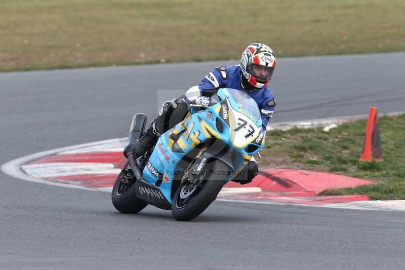 Motorcycle action photographs;Trackday digital images;event digital images;eventdigitalimages;no limits trackday;peter wileman photography;snetterton;snetterton circuit norfolk;snetterton photographs;trackday;trackday photos