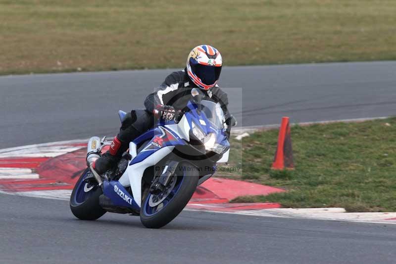 Motorcycle action photographs;Trackday digital images;event digital images;eventdigitalimages;no limits trackday;peter wileman photography;snetterton;snetterton circuit norfolk;snetterton photographs;trackday;trackday photos