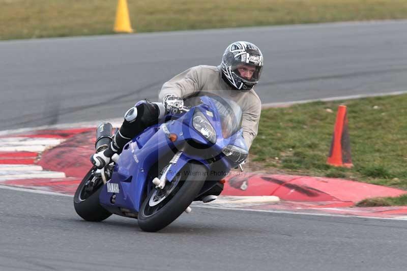 Motorcycle action photographs;Trackday digital images;event digital images;eventdigitalimages;no limits trackday;peter wileman photography;snetterton;snetterton circuit norfolk;snetterton photographs;trackday;trackday photos