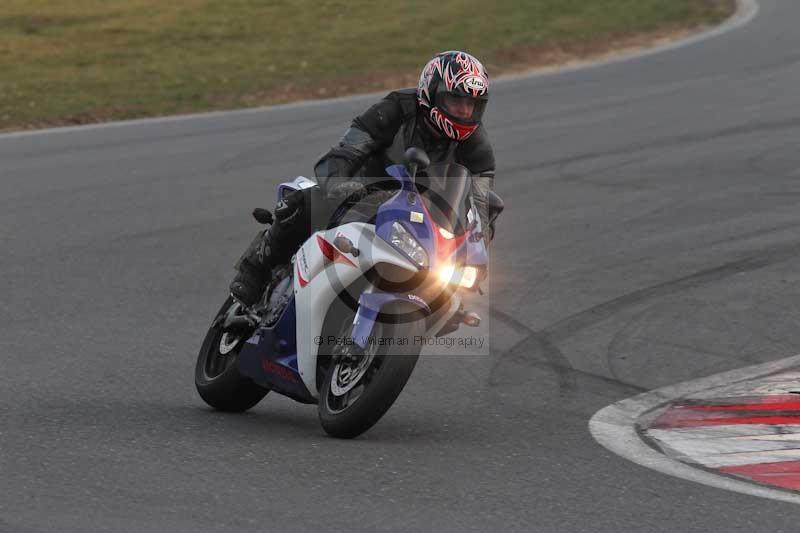 Motorcycle action photographs;Trackday digital images;event digital images;eventdigitalimages;no limits trackday;peter wileman photography;snetterton;snetterton circuit norfolk;snetterton photographs;trackday;trackday photos