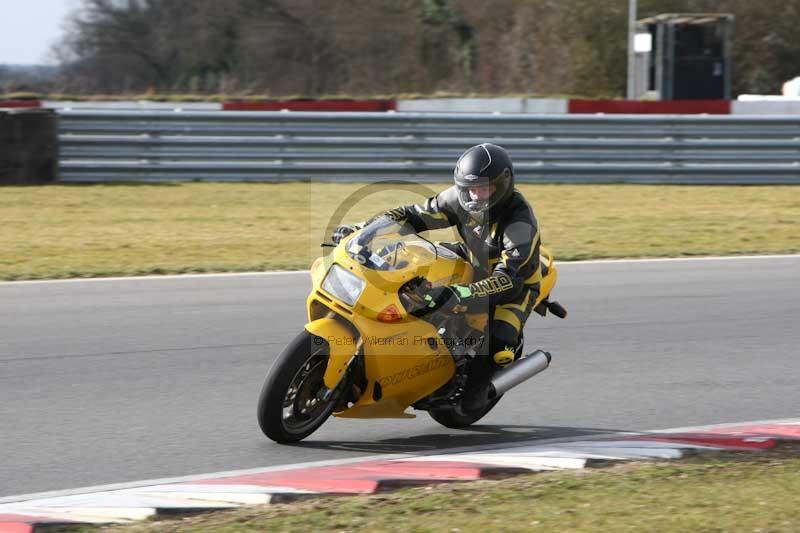 Motorcycle action photographs;Trackday digital images;event digital images;eventdigitalimages;no limits trackday;peter wileman photography;snetterton;snetterton circuit norfolk;snetterton photographs;trackday;trackday photos