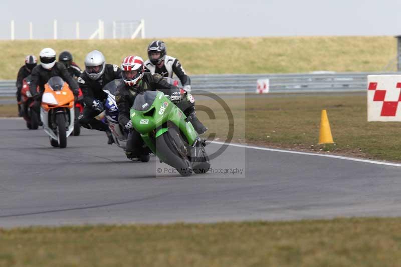 Motorcycle action photographs;Trackday digital images;event digital images;eventdigitalimages;no limits trackday;peter wileman photography;snetterton;snetterton circuit norfolk;snetterton photographs;trackday;trackday photos