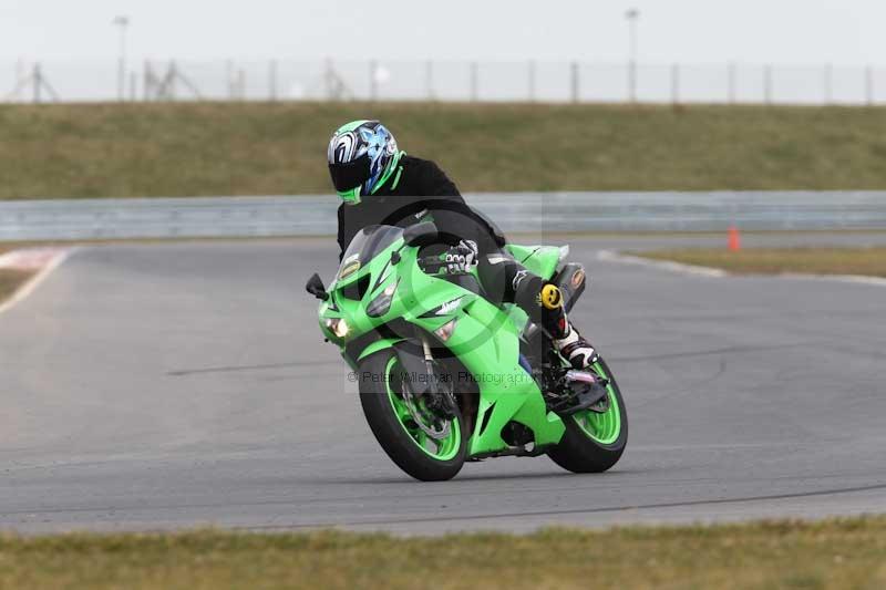 Motorcycle action photographs;Trackday digital images;event digital images;eventdigitalimages;no limits trackday;peter wileman photography;snetterton;snetterton circuit norfolk;snetterton photographs;trackday;trackday photos