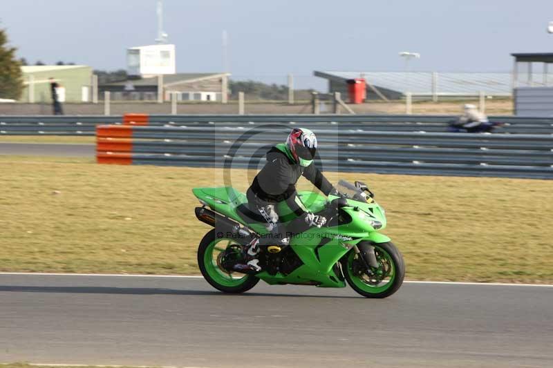 Motorcycle action photographs;Trackday digital images;event digital images;eventdigitalimages;no limits trackday;peter wileman photography;snetterton;snetterton circuit norfolk;snetterton photographs;trackday;trackday photos