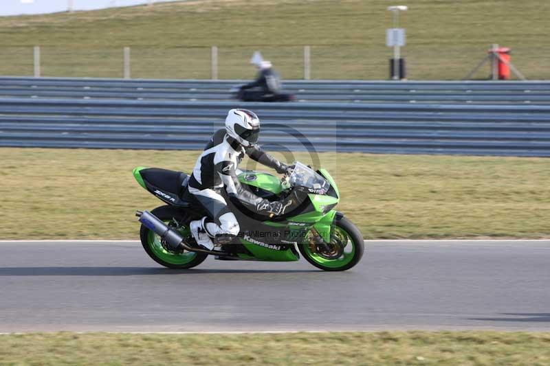 Motorcycle action photographs;Trackday digital images;event digital images;eventdigitalimages;no limits trackday;peter wileman photography;snetterton;snetterton circuit norfolk;snetterton photographs;trackday;trackday photos