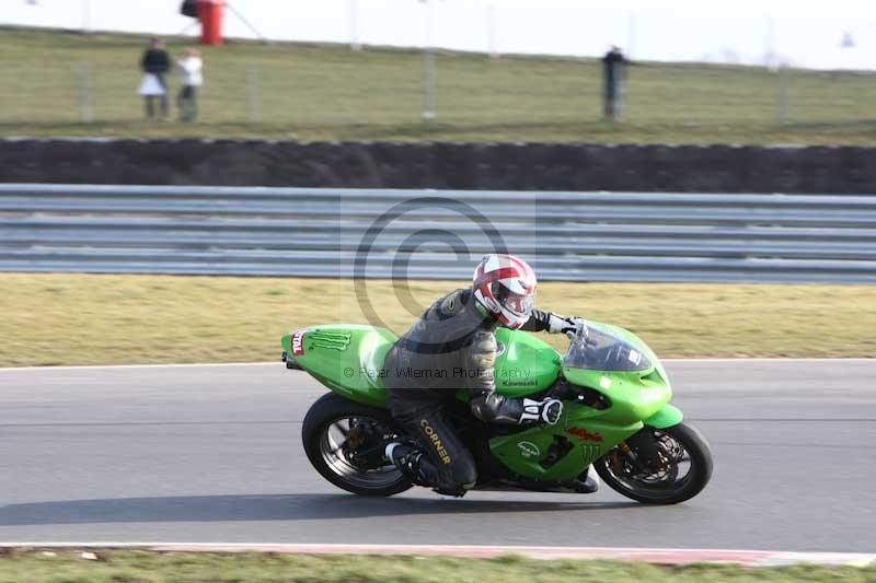 Motorcycle action photographs;Trackday digital images;event digital images;eventdigitalimages;no limits trackday;peter wileman photography;snetterton;snetterton circuit norfolk;snetterton photographs;trackday;trackday photos