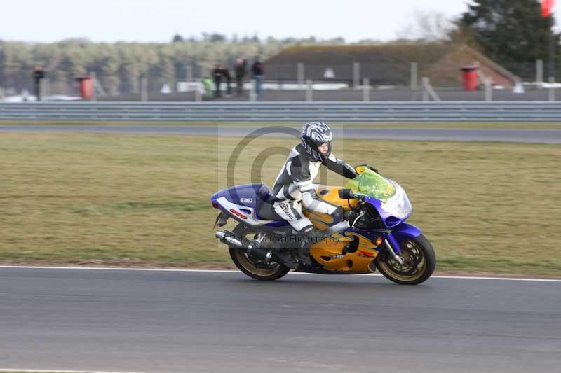 Motorcycle action photographs;Trackday digital images;event digital images;eventdigitalimages;no limits trackday;peter wileman photography;snetterton;snetterton circuit norfolk;snetterton photographs;trackday;trackday photos