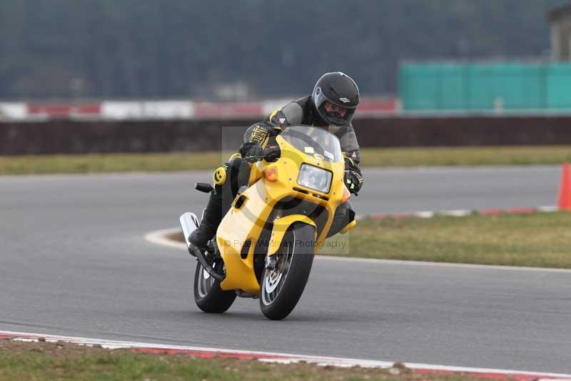 Motorcycle action photographs;Trackday digital images;event digital images;eventdigitalimages;no limits trackday;peter wileman photography;snetterton;snetterton circuit norfolk;snetterton photographs;trackday;trackday photos