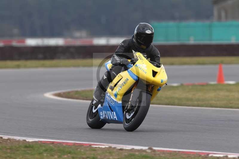 Motorcycle action photographs;Trackday digital images;event digital images;eventdigitalimages;no limits trackday;peter wileman photography;snetterton;snetterton circuit norfolk;snetterton photographs;trackday;trackday photos