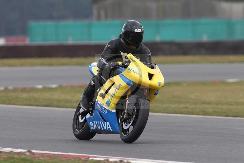 Motorcycle action photographs;Trackday digital images;event digital images;eventdigitalimages;no limits trackday;peter wileman photography;snetterton;snetterton circuit norfolk;snetterton photographs;trackday;trackday photos