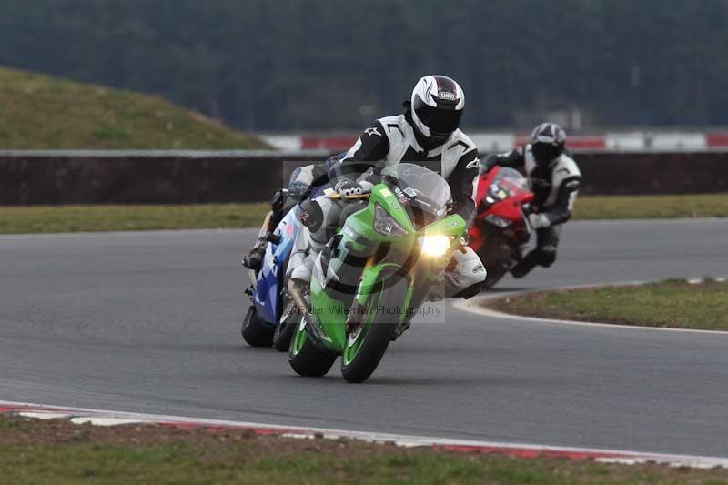 Motorcycle action photographs;Trackday digital images;event digital images;eventdigitalimages;no limits trackday;peter wileman photography;snetterton;snetterton circuit norfolk;snetterton photographs;trackday;trackday photos