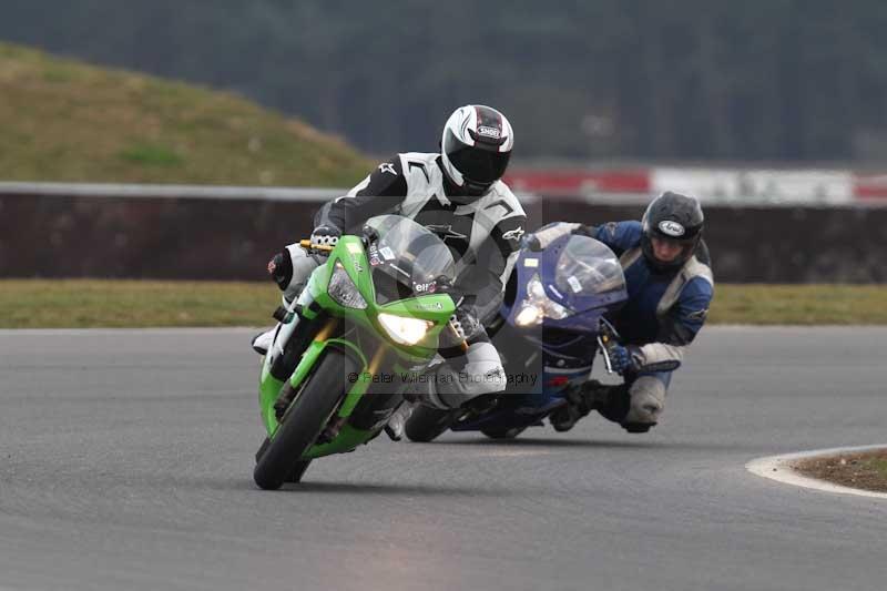 Motorcycle action photographs;Trackday digital images;event digital images;eventdigitalimages;no limits trackday;peter wileman photography;snetterton;snetterton circuit norfolk;snetterton photographs;trackday;trackday photos