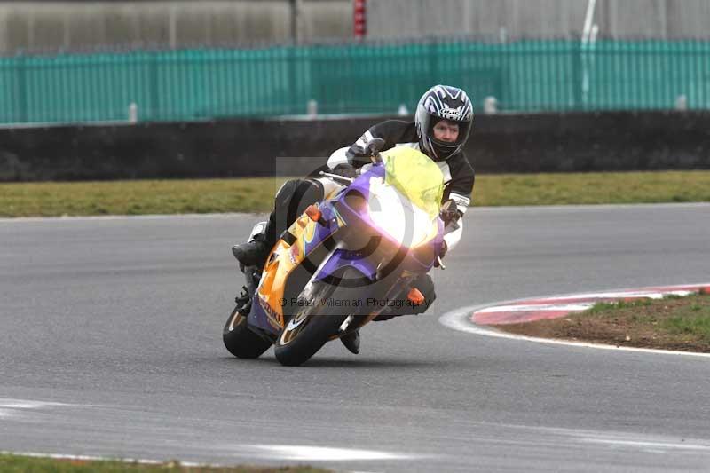 Motorcycle action photographs;Trackday digital images;event digital images;eventdigitalimages;no limits trackday;peter wileman photography;snetterton;snetterton circuit norfolk;snetterton photographs;trackday;trackday photos