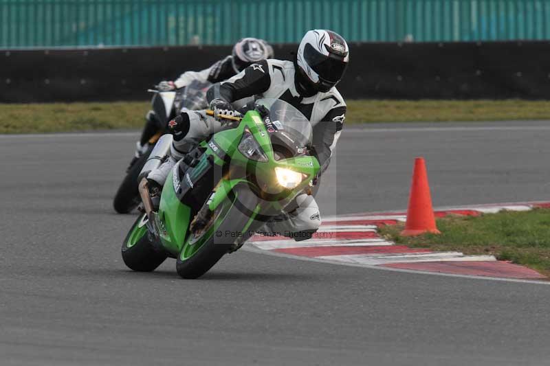 Motorcycle action photographs;Trackday digital images;event digital images;eventdigitalimages;no limits trackday;peter wileman photography;snetterton;snetterton circuit norfolk;snetterton photographs;trackday;trackday photos