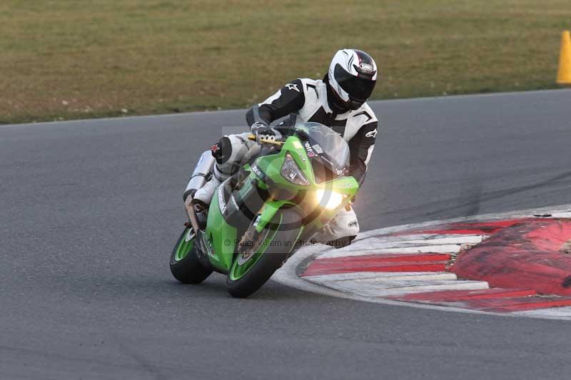 Motorcycle action photographs;Trackday digital images;event digital images;eventdigitalimages;no limits trackday;peter wileman photography;snetterton;snetterton circuit norfolk;snetterton photographs;trackday;trackday photos