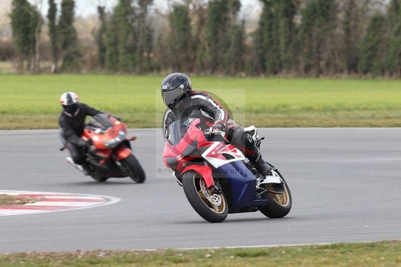Motorcycle action photographs;Trackday digital images;event digital images;eventdigitalimages;no limits trackday;peter wileman photography;snetterton;snetterton circuit norfolk;snetterton photographs;trackday;trackday photos