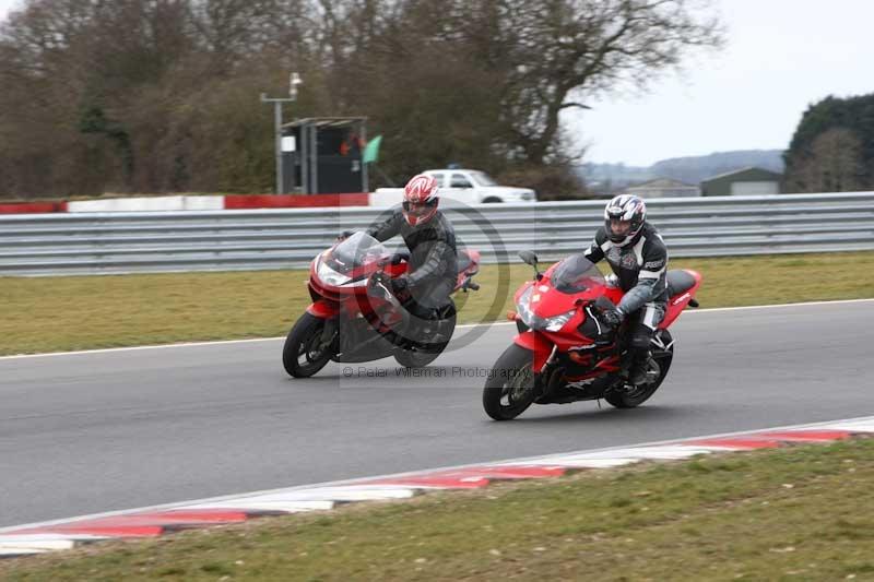 Motorcycle action photographs;Trackday digital images;event digital images;eventdigitalimages;no limits trackday;peter wileman photography;snetterton;snetterton circuit norfolk;snetterton photographs;trackday;trackday photos