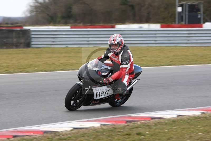 Motorcycle action photographs;Trackday digital images;event digital images;eventdigitalimages;no limits trackday;peter wileman photography;snetterton;snetterton circuit norfolk;snetterton photographs;trackday;trackday photos