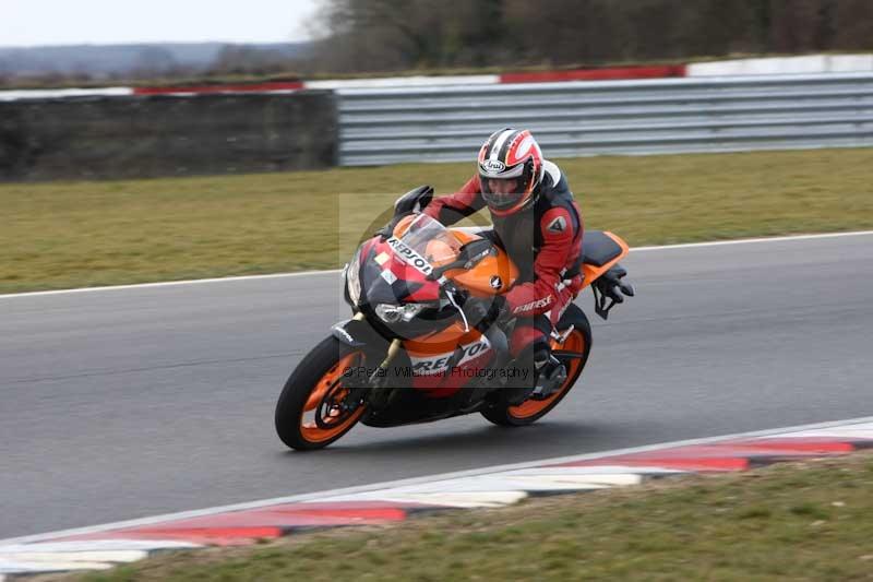 Motorcycle action photographs;Trackday digital images;event digital images;eventdigitalimages;no limits trackday;peter wileman photography;snetterton;snetterton circuit norfolk;snetterton photographs;trackday;trackday photos