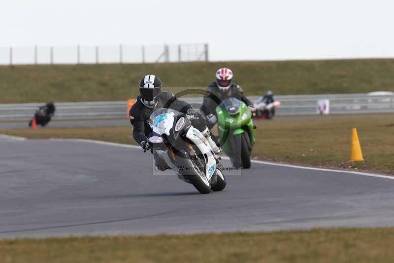 Motorcycle action photographs;Trackday digital images;event digital images;eventdigitalimages;no limits trackday;peter wileman photography;snetterton;snetterton circuit norfolk;snetterton photographs;trackday;trackday photos