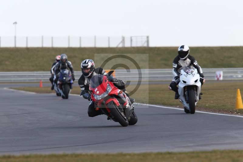 Motorcycle action photographs;Trackday digital images;event digital images;eventdigitalimages;no limits trackday;peter wileman photography;snetterton;snetterton circuit norfolk;snetterton photographs;trackday;trackday photos