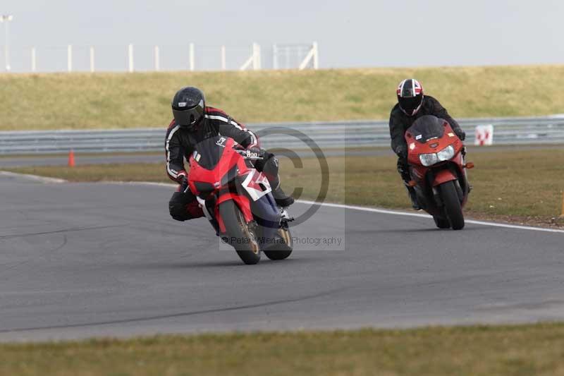 Motorcycle action photographs;Trackday digital images;event digital images;eventdigitalimages;no limits trackday;peter wileman photography;snetterton;snetterton circuit norfolk;snetterton photographs;trackday;trackday photos