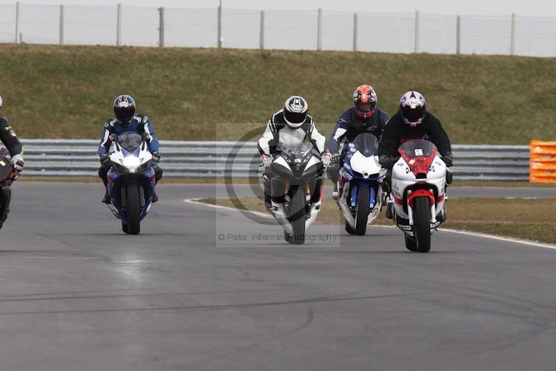 Motorcycle action photographs;Trackday digital images;event digital images;eventdigitalimages;no limits trackday;peter wileman photography;snetterton;snetterton circuit norfolk;snetterton photographs;trackday;trackday photos