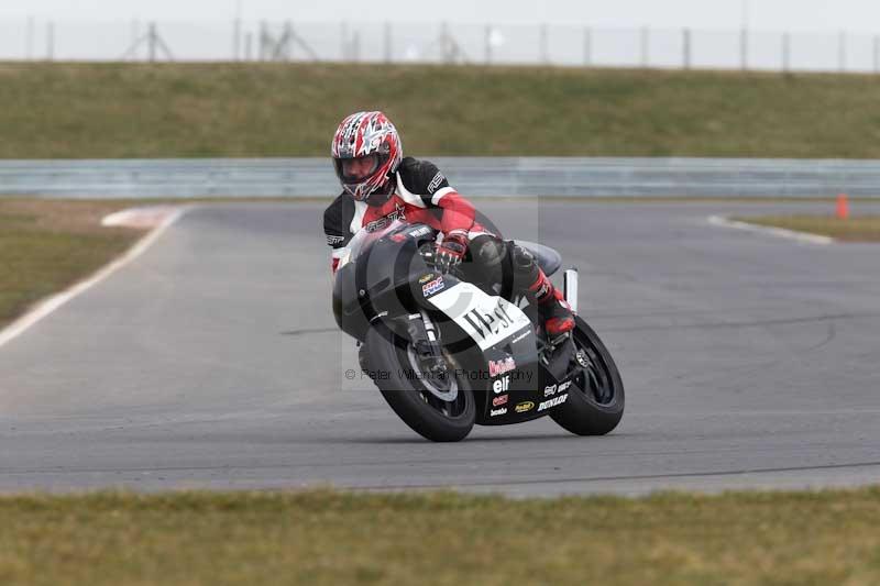 Motorcycle action photographs;Trackday digital images;event digital images;eventdigitalimages;no limits trackday;peter wileman photography;snetterton;snetterton circuit norfolk;snetterton photographs;trackday;trackday photos