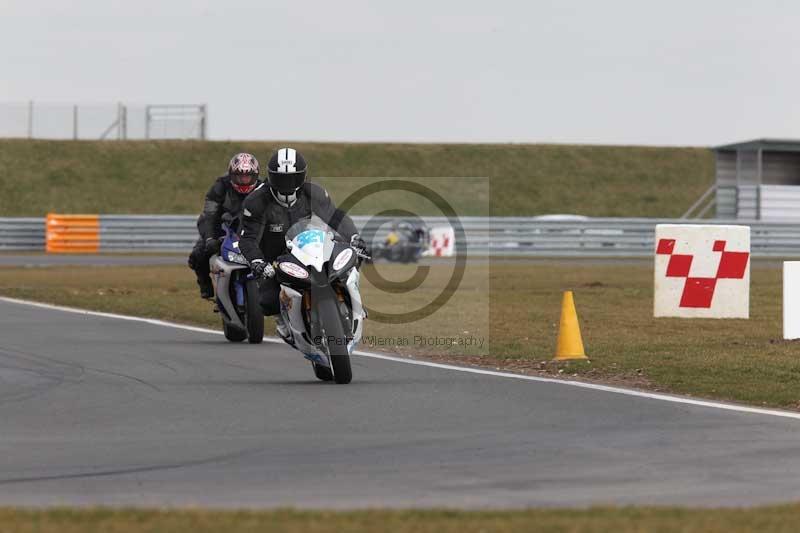 Motorcycle action photographs;Trackday digital images;event digital images;eventdigitalimages;no limits trackday;peter wileman photography;snetterton;snetterton circuit norfolk;snetterton photographs;trackday;trackday photos