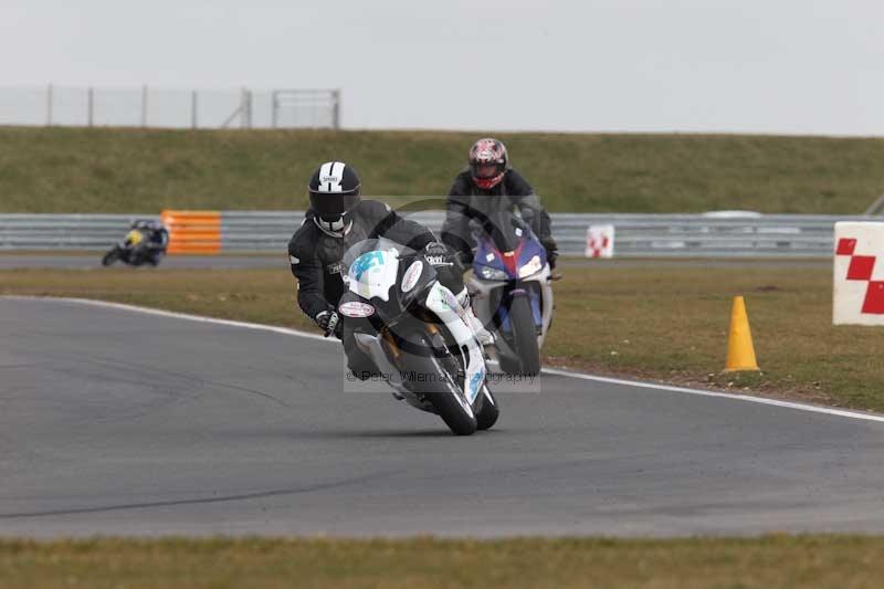 Motorcycle action photographs;Trackday digital images;event digital images;eventdigitalimages;no limits trackday;peter wileman photography;snetterton;snetterton circuit norfolk;snetterton photographs;trackday;trackday photos
