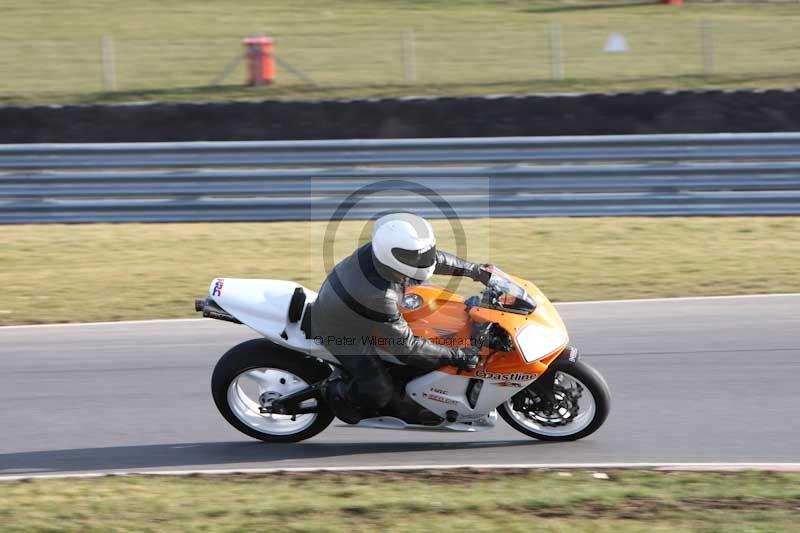 Motorcycle action photographs;Trackday digital images;event digital images;eventdigitalimages;no limits trackday;peter wileman photography;snetterton;snetterton circuit norfolk;snetterton photographs;trackday;trackday photos