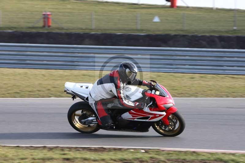 Motorcycle action photographs;Trackday digital images;event digital images;eventdigitalimages;no limits trackday;peter wileman photography;snetterton;snetterton circuit norfolk;snetterton photographs;trackday;trackday photos