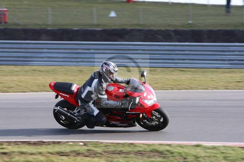 Motorcycle action photographs;Trackday digital images;event digital images;eventdigitalimages;no limits trackday;peter wileman photography;snetterton;snetterton circuit norfolk;snetterton photographs;trackday;trackday photos