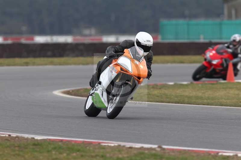 Motorcycle action photographs;Trackday digital images;event digital images;eventdigitalimages;no limits trackday;peter wileman photography;snetterton;snetterton circuit norfolk;snetterton photographs;trackday;trackday photos