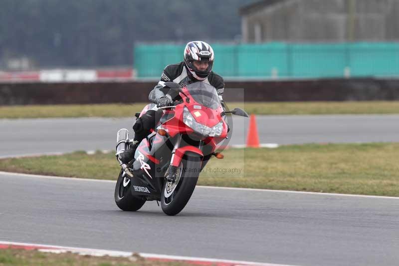 Motorcycle action photographs;Trackday digital images;event digital images;eventdigitalimages;no limits trackday;peter wileman photography;snetterton;snetterton circuit norfolk;snetterton photographs;trackday;trackday photos