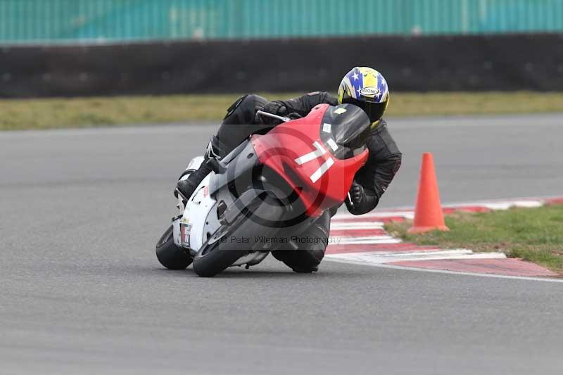 Motorcycle action photographs;Trackday digital images;event digital images;eventdigitalimages;no limits trackday;peter wileman photography;snetterton;snetterton circuit norfolk;snetterton photographs;trackday;trackday photos