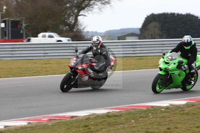 Motorcycle action photographs;Trackday digital images;event digital images;eventdigitalimages;no limits trackday;peter wileman photography;snetterton;snetterton circuit norfolk;snetterton photographs;trackday;trackday photos