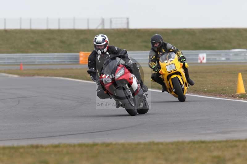 Motorcycle action photographs;Trackday digital images;event digital images;eventdigitalimages;no limits trackday;peter wileman photography;snetterton;snetterton circuit norfolk;snetterton photographs;trackday;trackday photos
