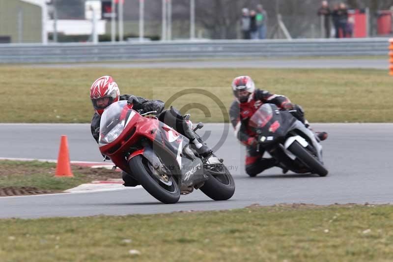Motorcycle action photographs;Trackday digital images;event digital images;eventdigitalimages;no limits trackday;peter wileman photography;snetterton;snetterton circuit norfolk;snetterton photographs;trackday;trackday photos